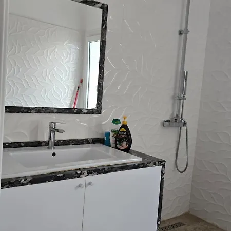 Tirent Apartment-modern Living *